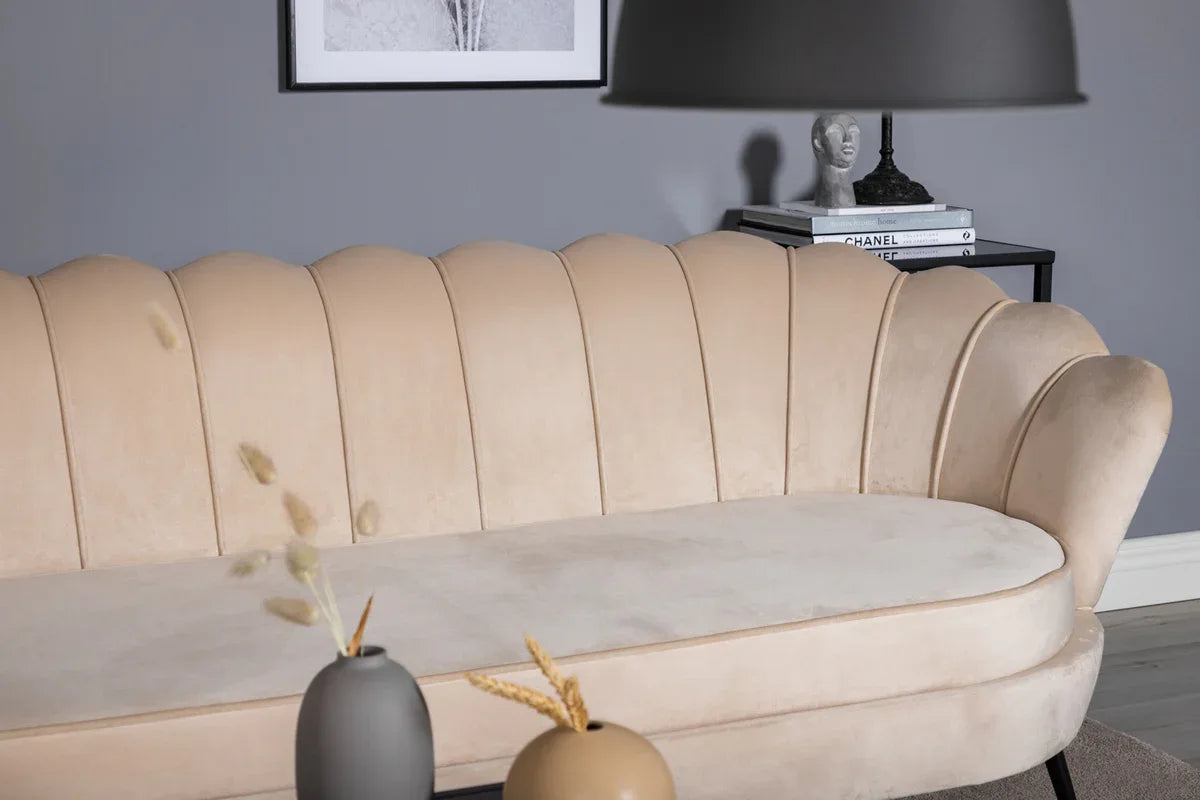 Venture Design Calais 3‑sits soffa beige – elegant sammetsoffa VENTURE DESIGN