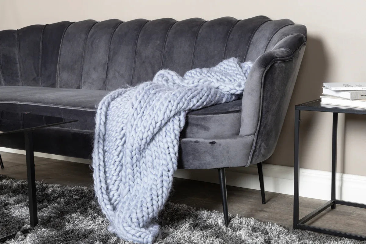 Venture Design Calais 3‑sits soffa Mörkgrå – elegant sammetsoffa VENTURE DESIGN
