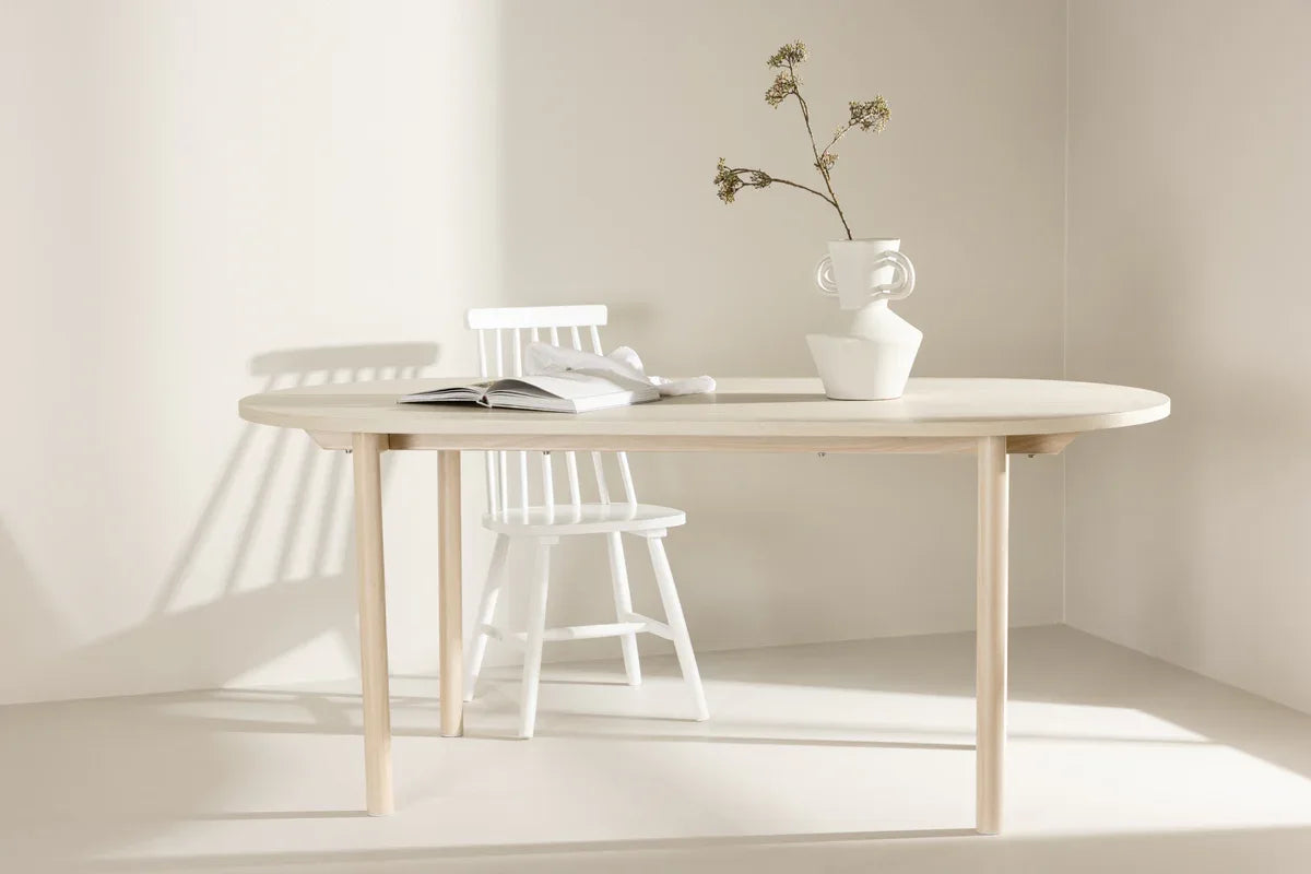 Venture Design Andy Matbord 180×90 – Ovalt Vitputsad MDF med Stålben VENTURE DESIGN