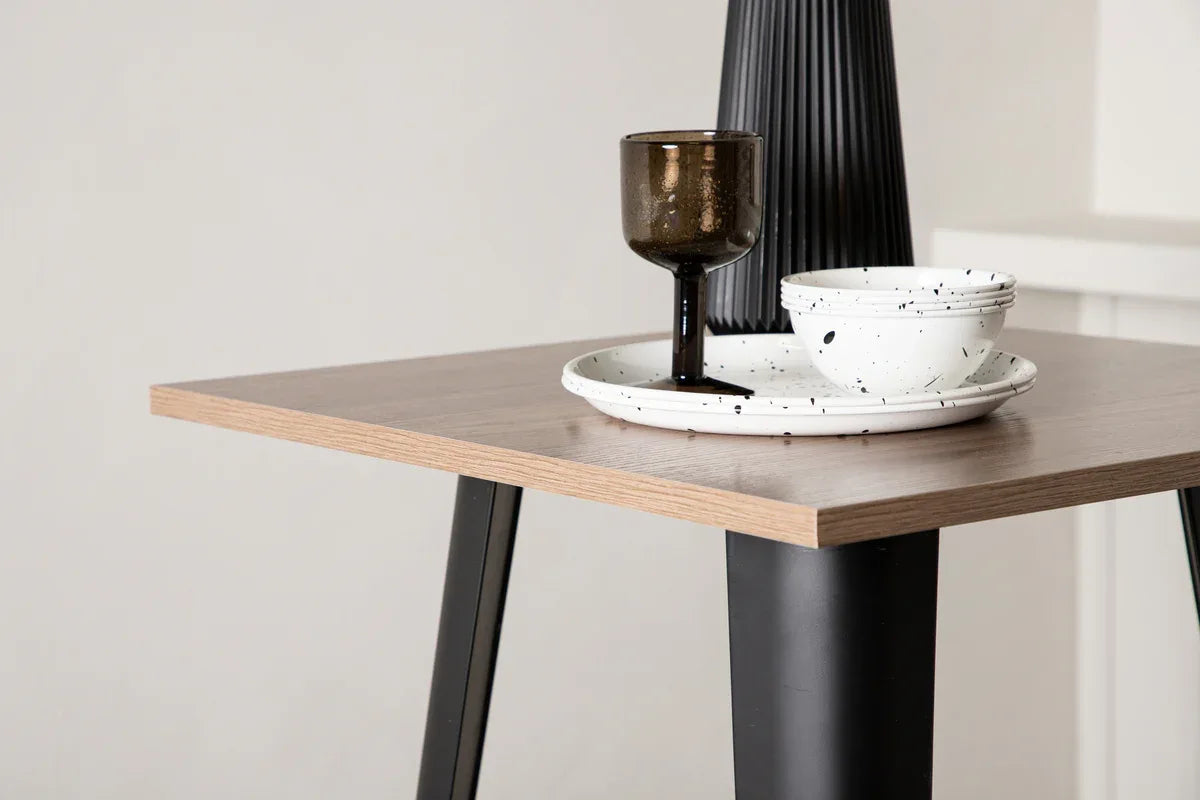 Venture Design Tempe Barbord 60×60 – Valnöt MDF med Svarta Metallben VENTURE DESIGN