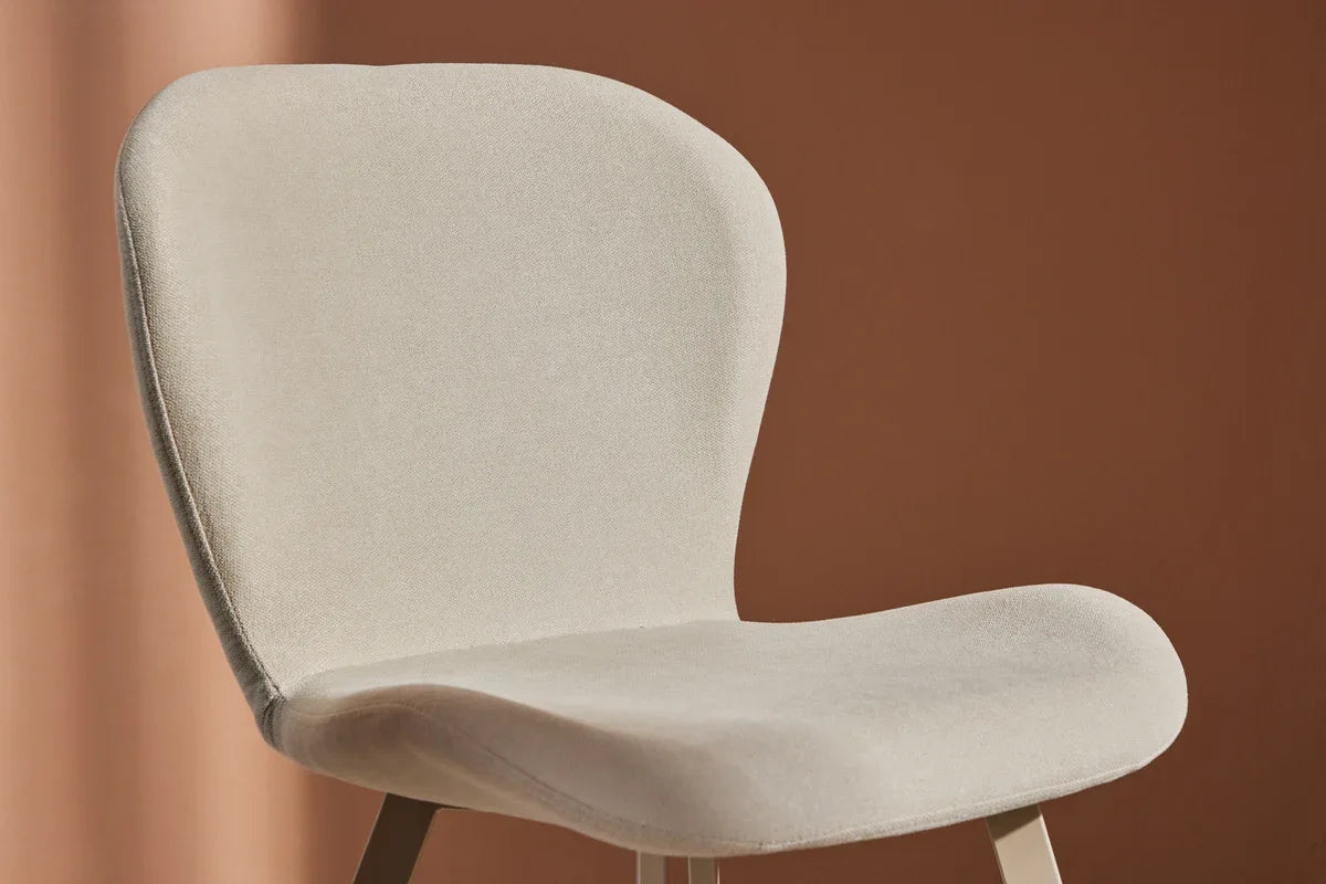 Venture Design Lilja Matstol 2‑pack – Beige Helklädd Sits med Beige Stålben VENTURE DESIGN