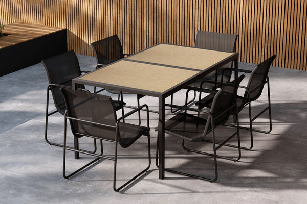 Venture Design Lampedusa Matgrupp i svart stål med poly‑stone bordsskiva
