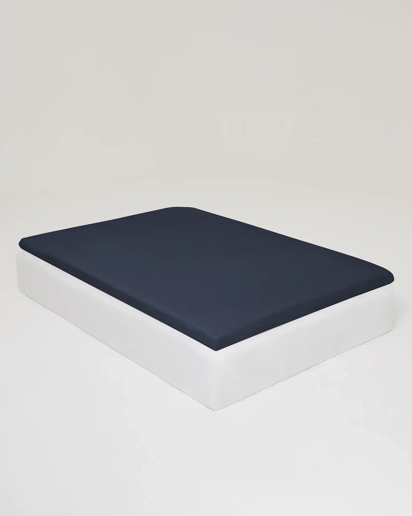 Arkipelag Kuvertsytt Lakan Blank Navyblå 90x200 cm – Satin 200TC Arkipelag