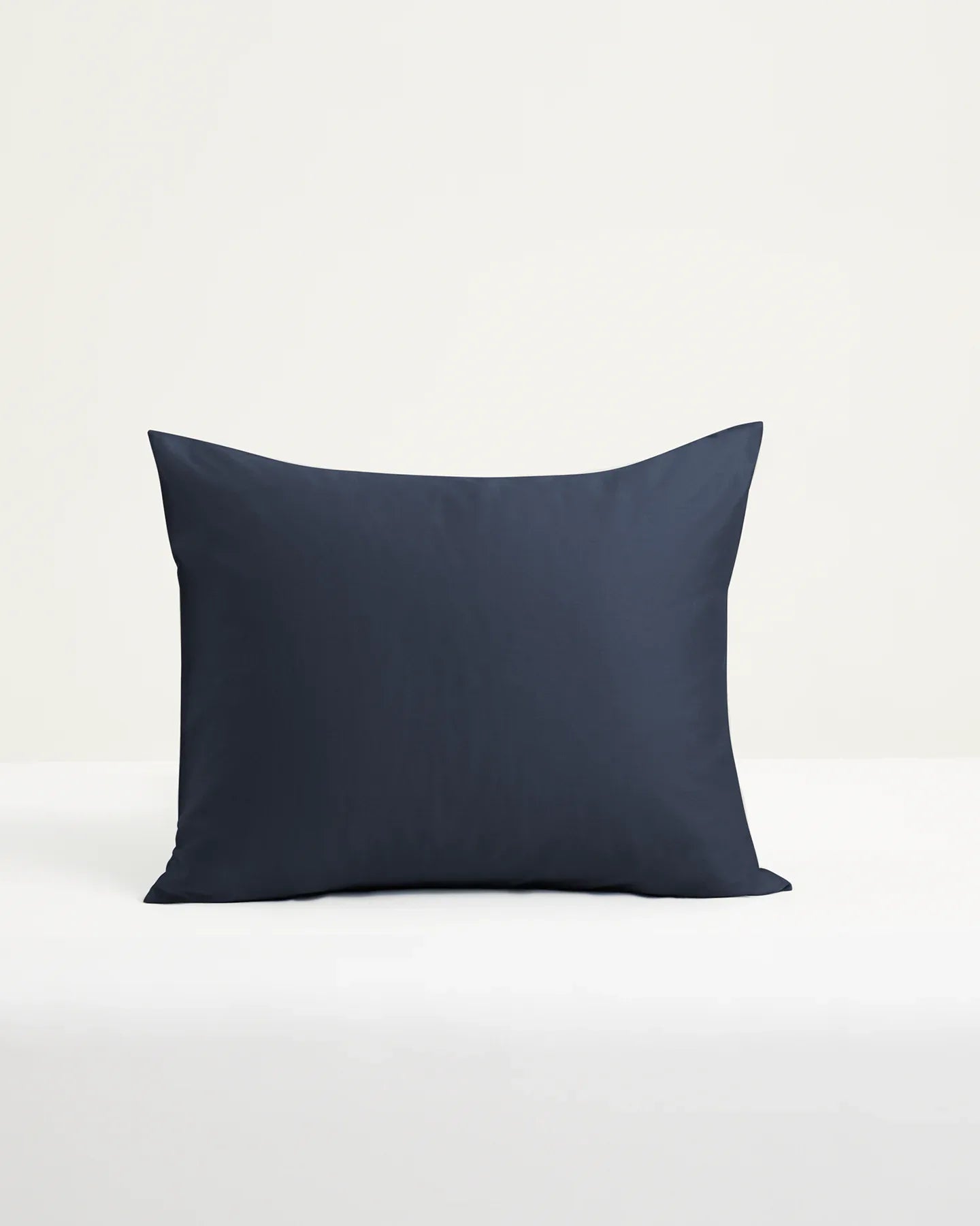 Arkipelag Örngott Blank Navyblå 50x60 cm - Bomullssatin Arkipelag