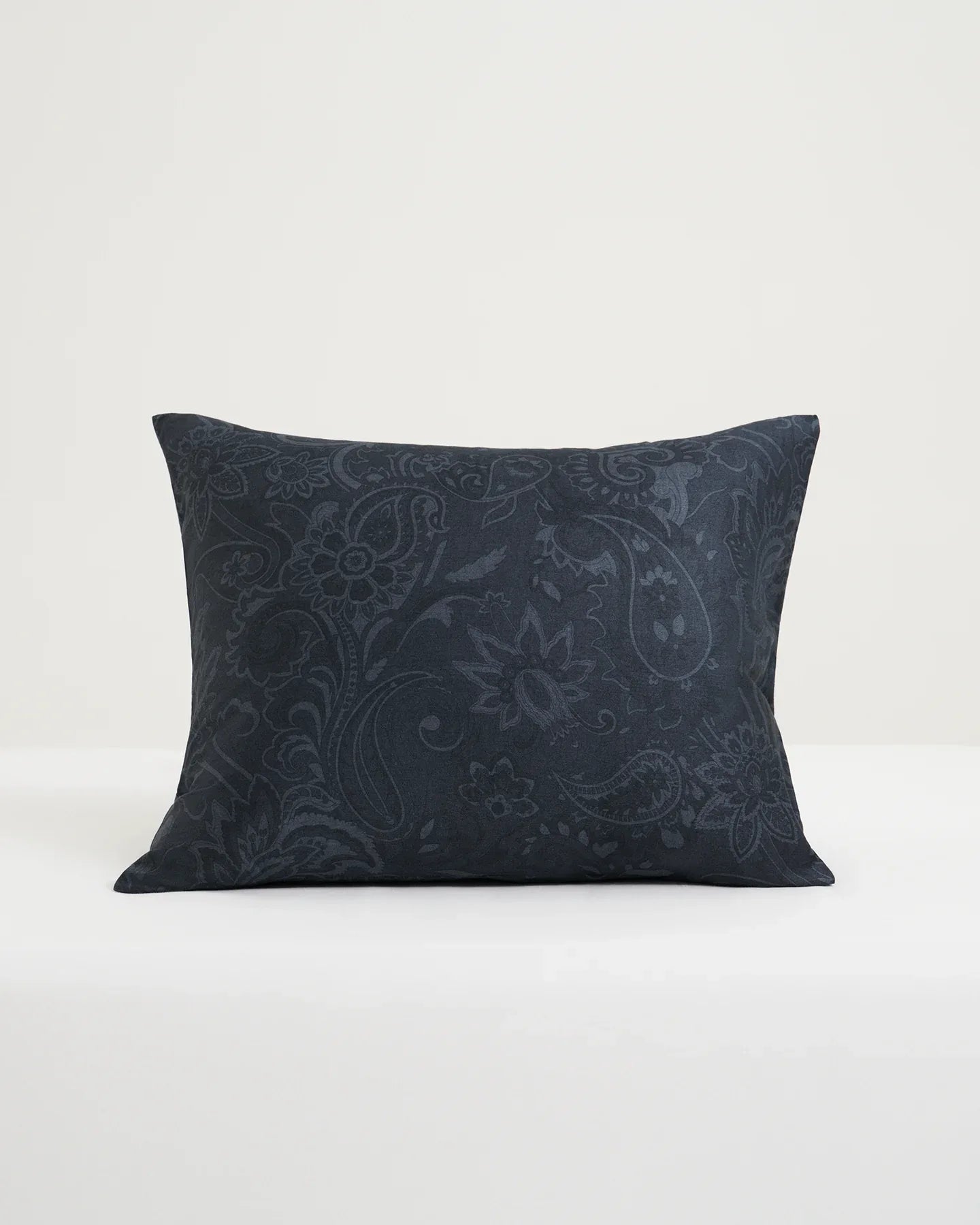 Arkipelag Örngott Paisley Navyblå 50x60 cm - Bomullssatin Arkipelag