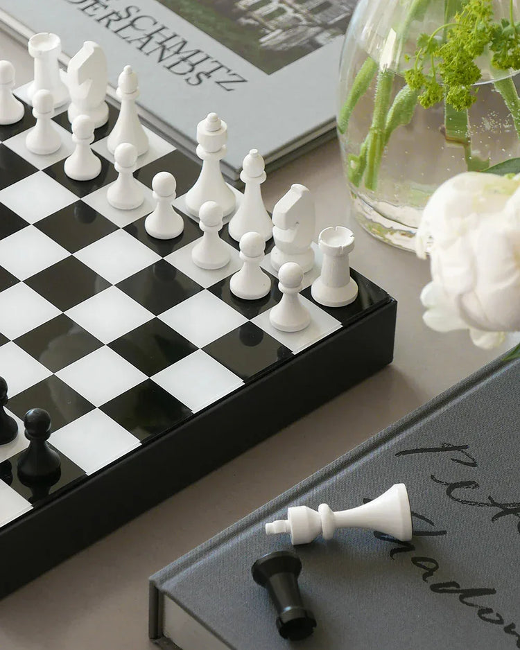Printworks Classic Chess Svart / Vit – Elegant Schackspel iTrä & MDF 25x25 Printworks