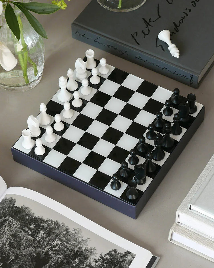 Printworks Classic Chess Svart / Vit – Elegant Schackspel iTrä & MDF 25x25 Printworks