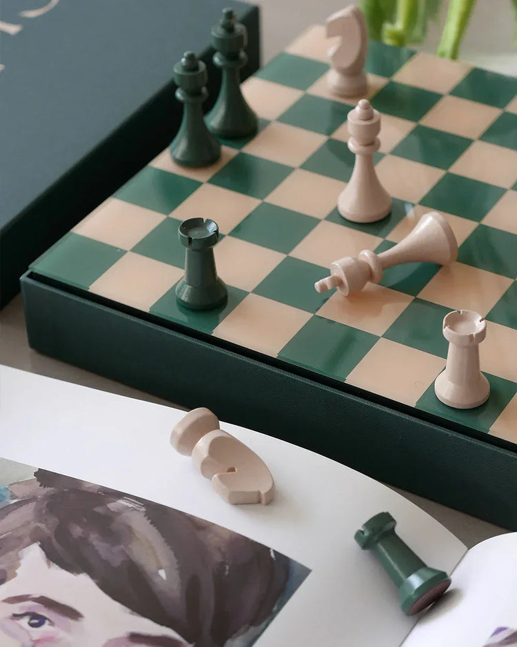 Printworks Classic Chess – Elegant Schackspel i Trä & MDF 25x25 Printworks