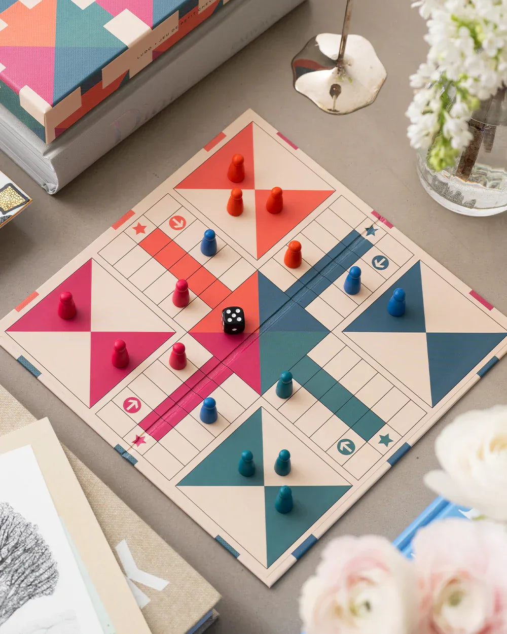 Printworks Play Ludo – Färgstarkt Ludo/Fia med knuff i FSC‑papper Printworks