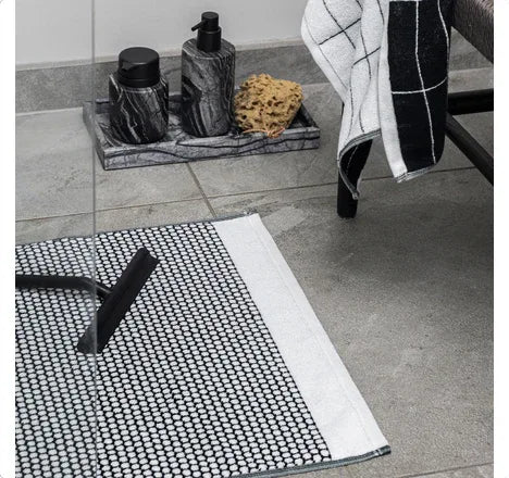 Mette Ditmer GRID Badrumsmatta Svart 50×80 cm Mette Ditmer