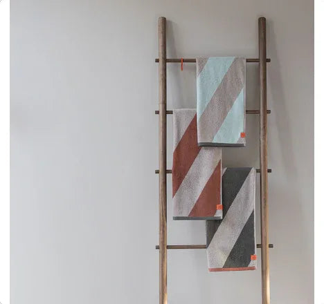 Mette Ditmer DIAGONAL Badhandduk Brick 70×133 cm Mette Ditmer