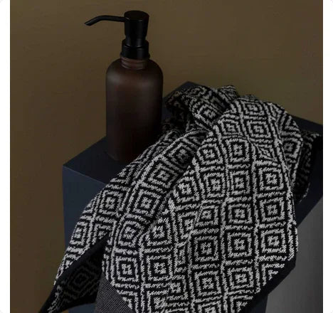 Mette Ditmer MOROCCO Badhandduk 70x135 cm - Svart / Vit Mette Ditmer
