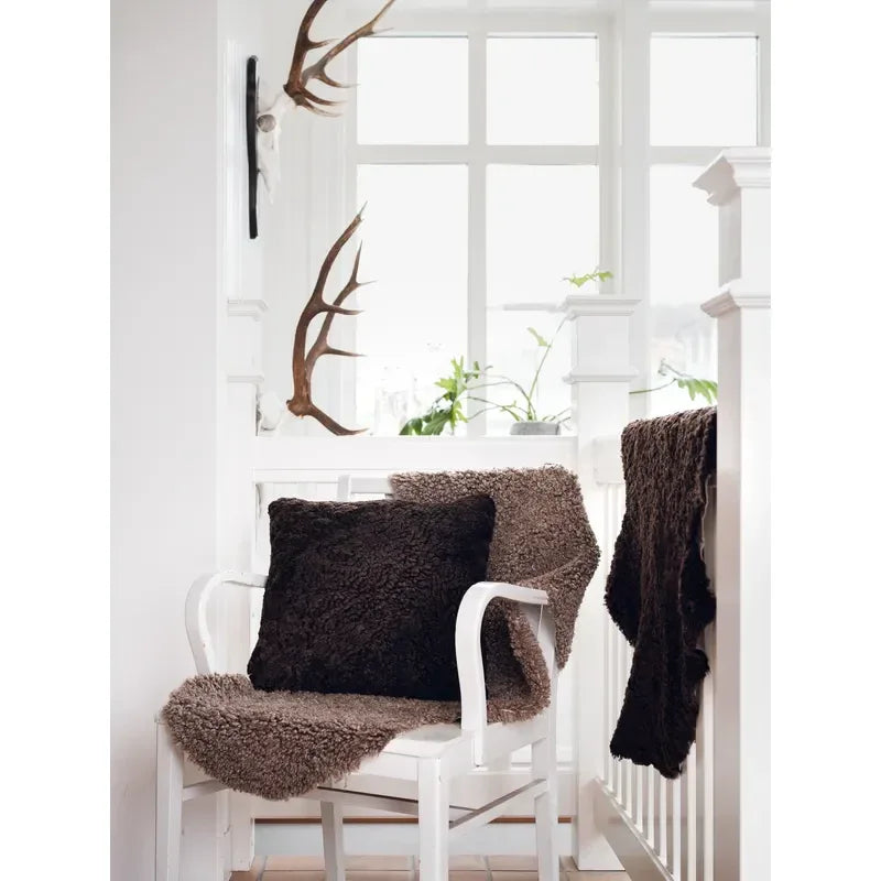 SkinnWille Kuddfodral Lockigt 45×45 Brun Skinnwille