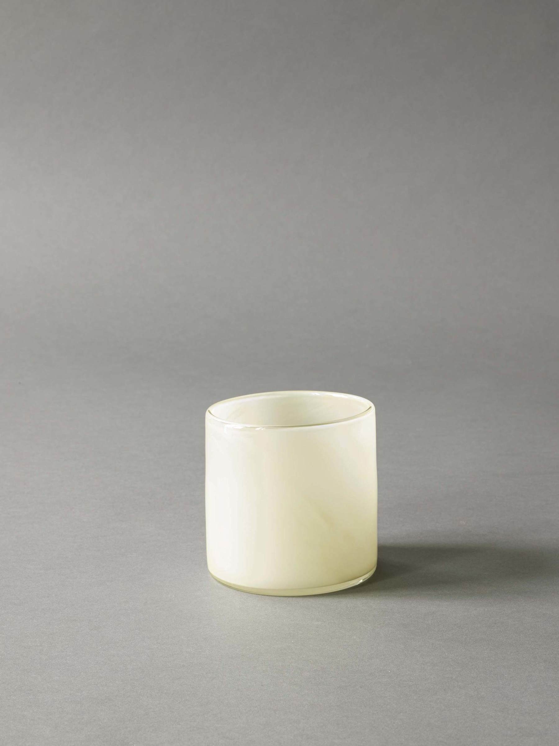 Tell Me More Lyric Candleholder S – Munblåst Ljuslykta i Färgat Glas (Linen)