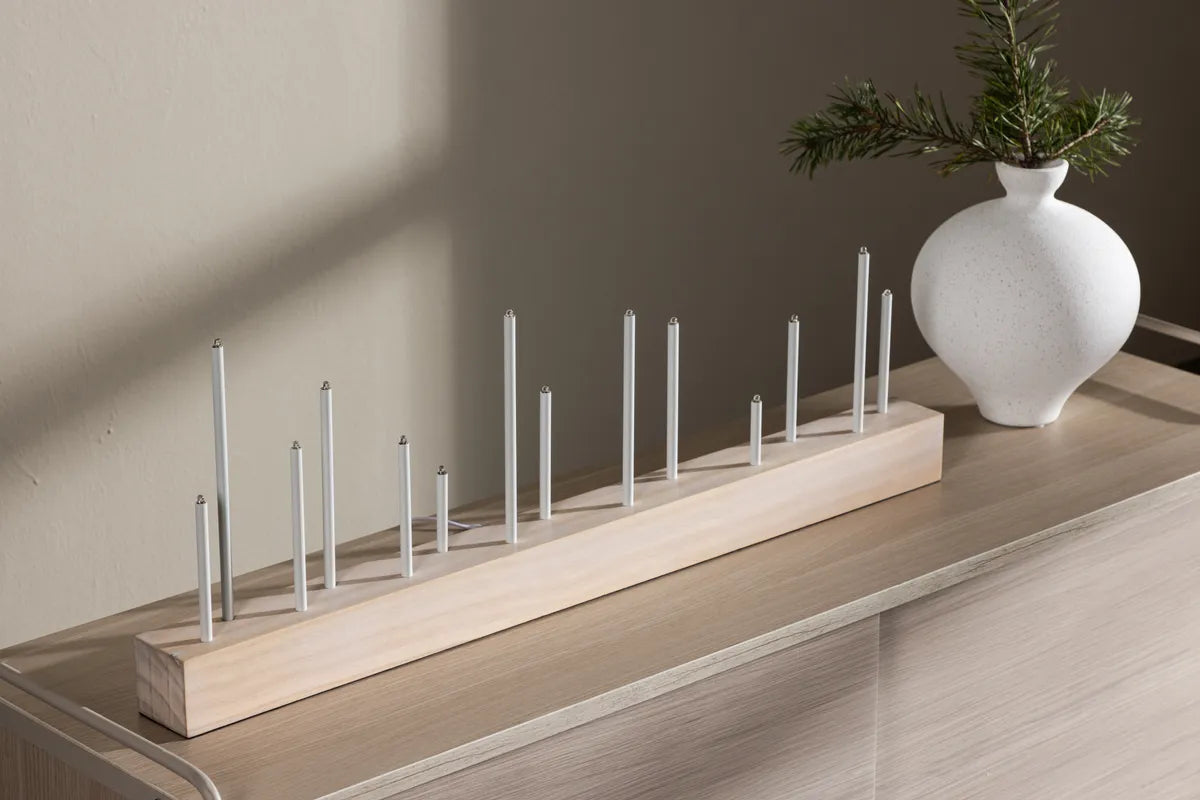 Venture Design Kungsberget Adventsljusstake  –  Skandinavisk Vit med 14 Lampor