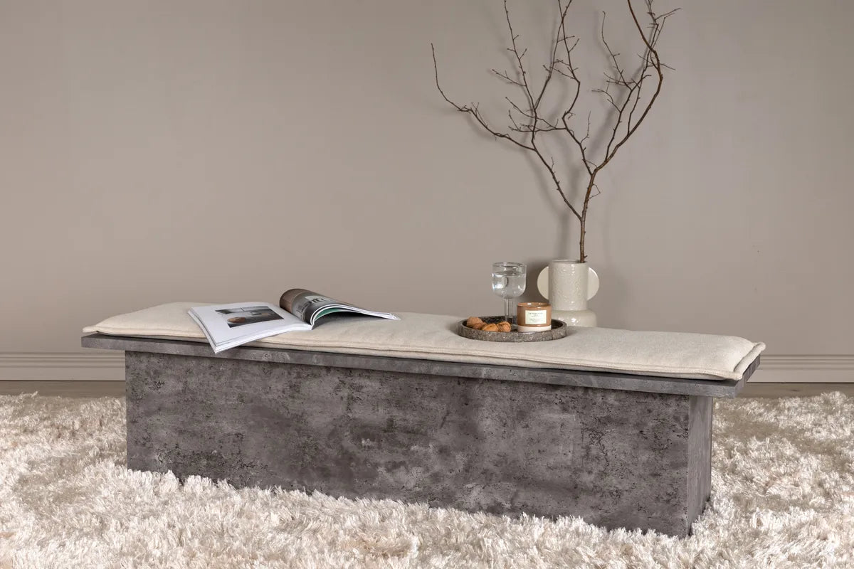Venture Design Kellogg Bänk Grå – Industriell Design med Beige Dyna och Sten‑look