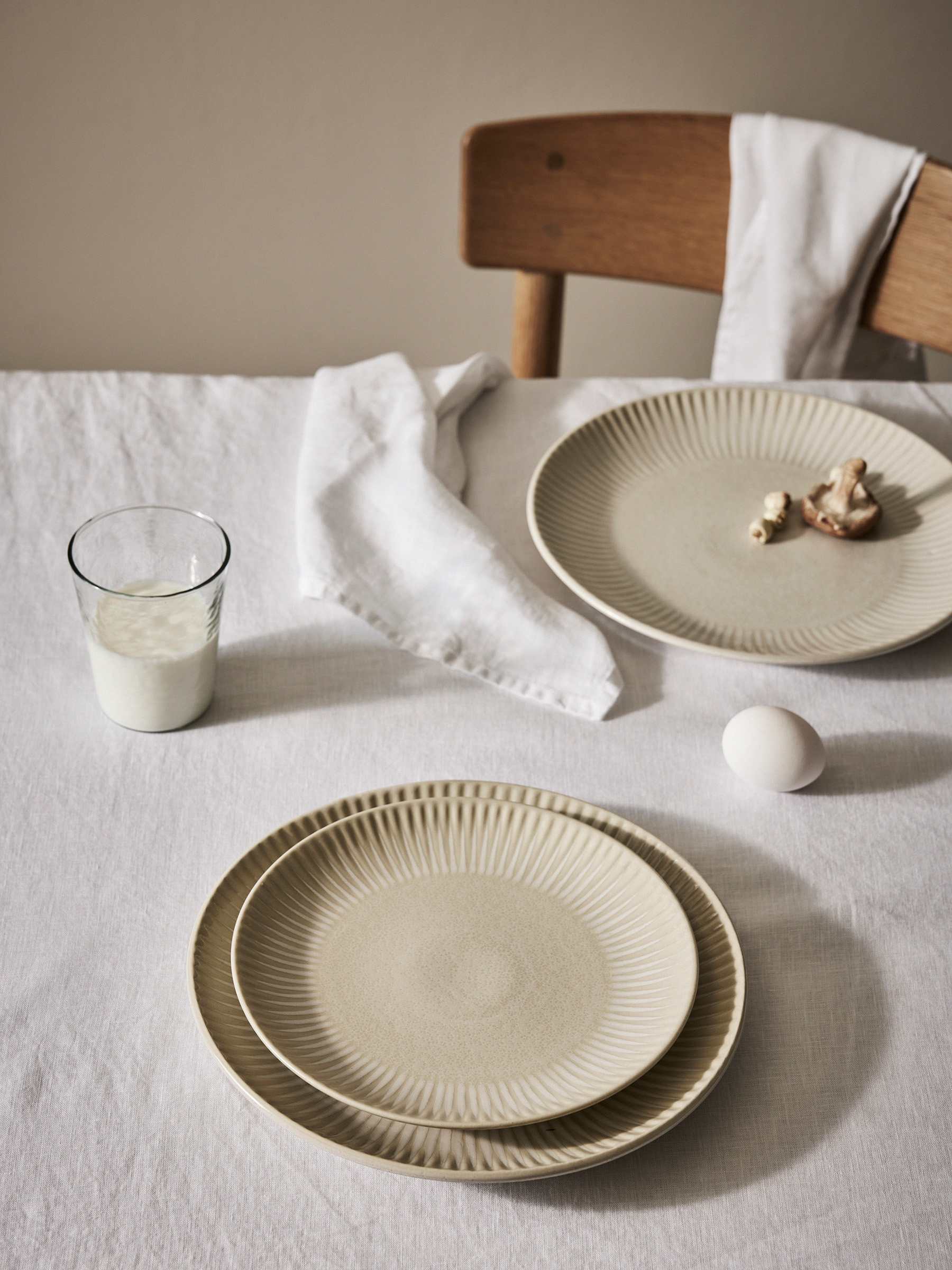 Tell Me More Granada Salad Plate – Handgjord Stengods­tallrik med Reaktiv Glasyr