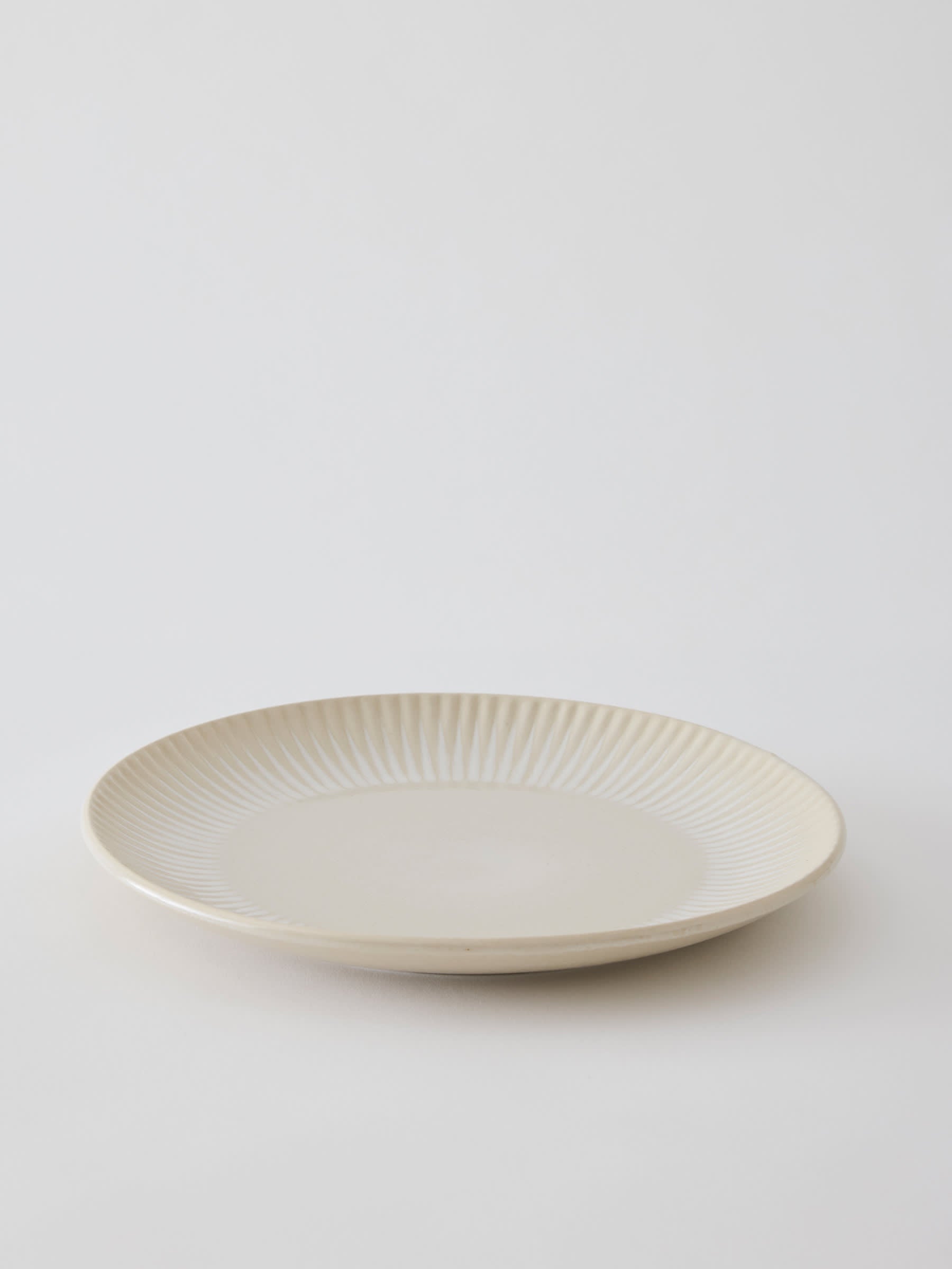Tell Me More Dinner Plate – Handgjord Stengods­tallrik med Reaktiv Glasyr