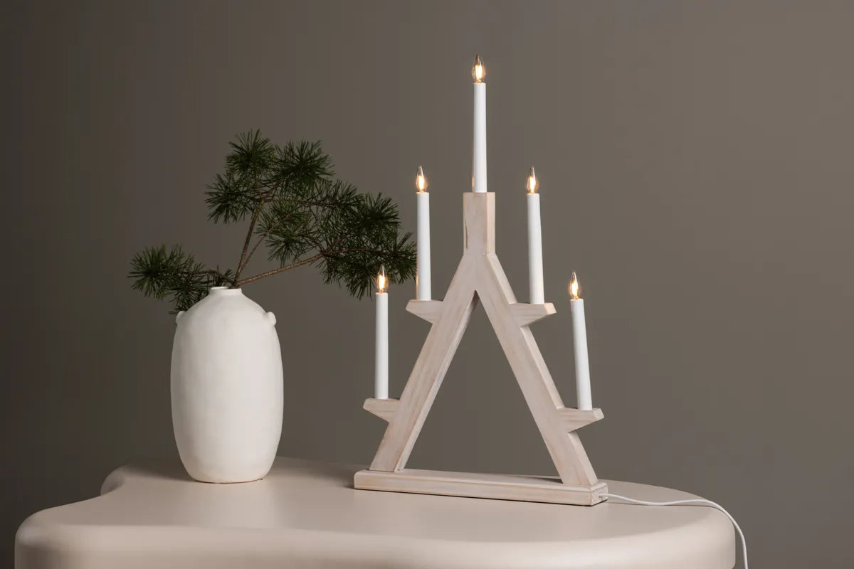Venture Design Val Thorens Adventsljusstake   – Nordisk Design i Vit  Fem Lampor