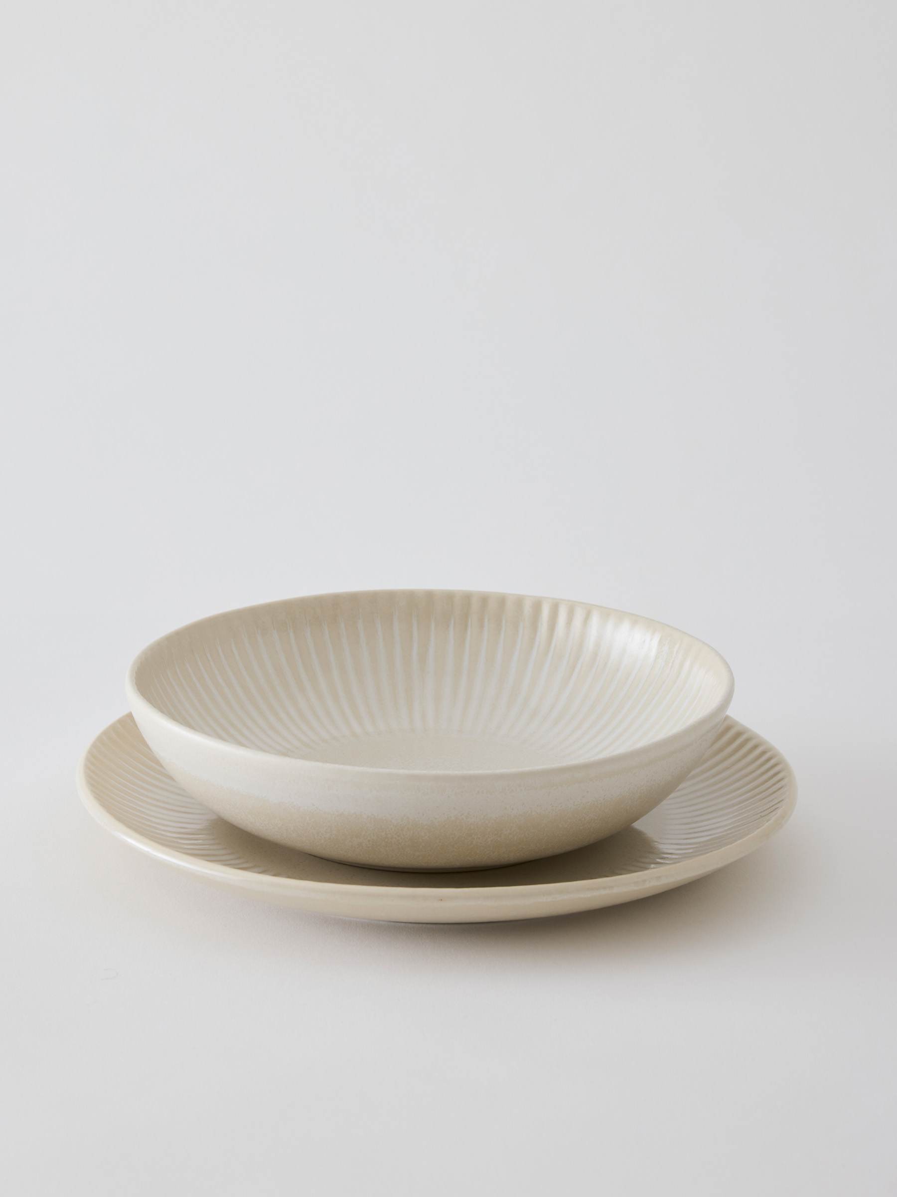 Tell Me More Granada Soup Plate – Handgjord Djup Stengods­tallrik med Reaktiv Glasyr
