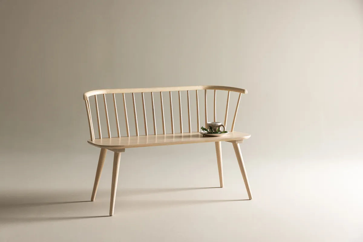 Venture Design Bobby Köksoffa Whitewash – Tidlös Design i Gummiträ