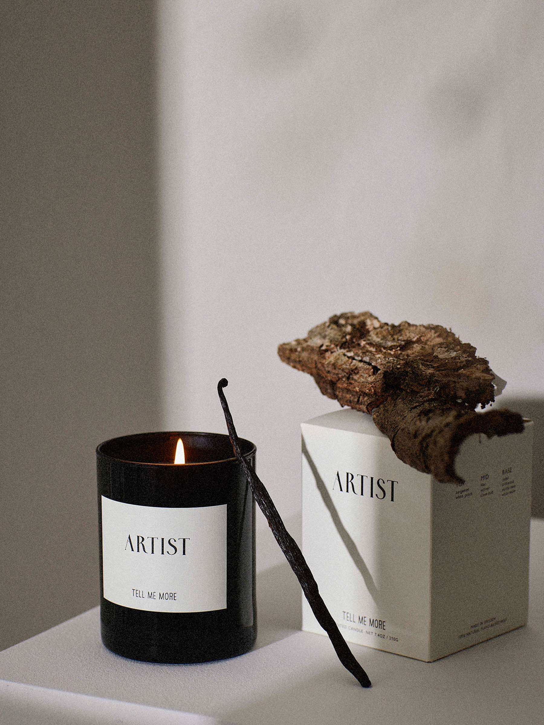 Tell Me More Doftljus Artist – Naturligt vax, mörkt glas & kreativ doftprofil