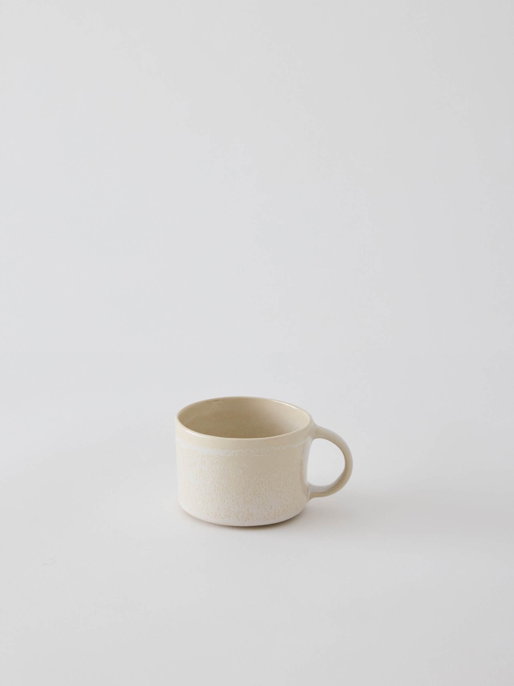 Tell Me More Granada Coffee Cup – Handgjord Stengodsmugg med Reaktiv Glasyr