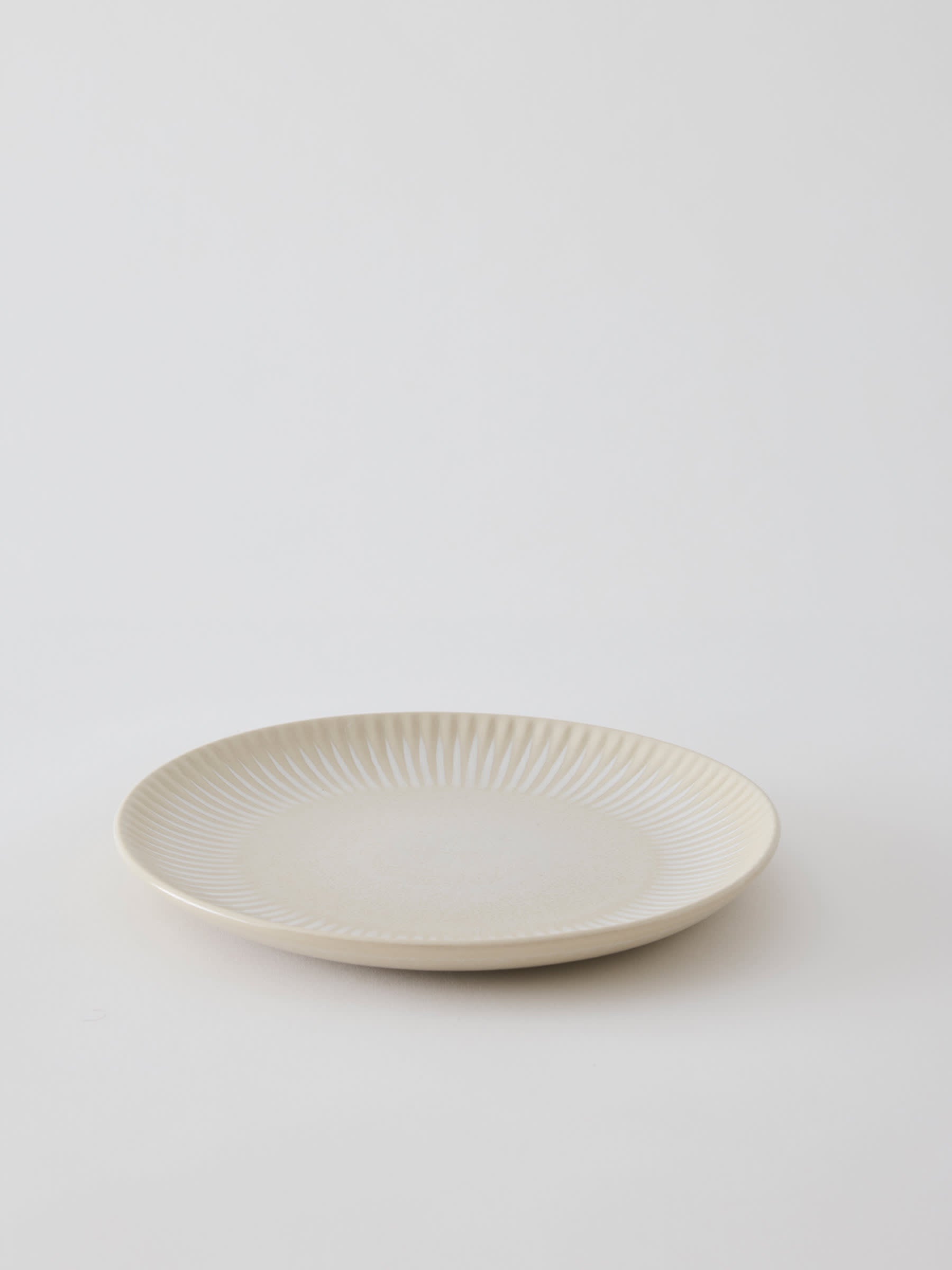 Tell Me More Granada Salad Plate – Handgjord Stengods­tallrik med Reaktiv Glasyr