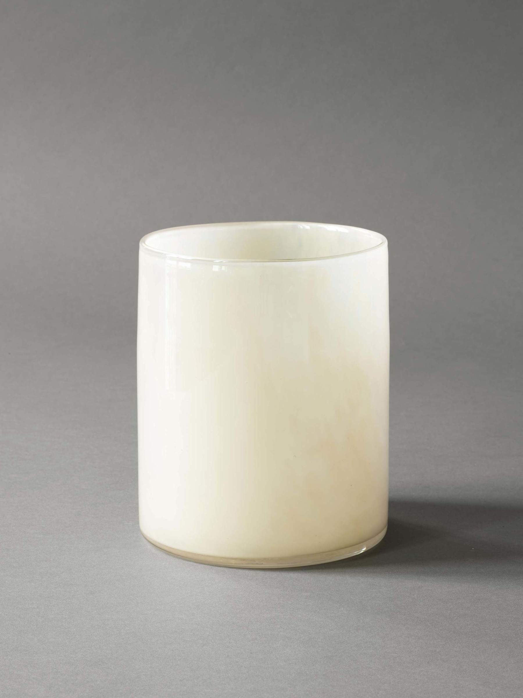 Tell Me More Lyric Candleholder L – Munblåst Ljuslykta i Färgat Glas (Linen)